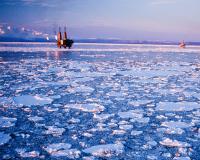 Oil platform off the coast of Alaska (Photo: BSEE).