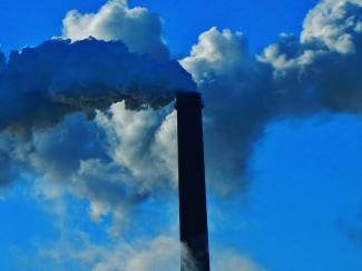 Coal power plant emissions (Pixabay).
